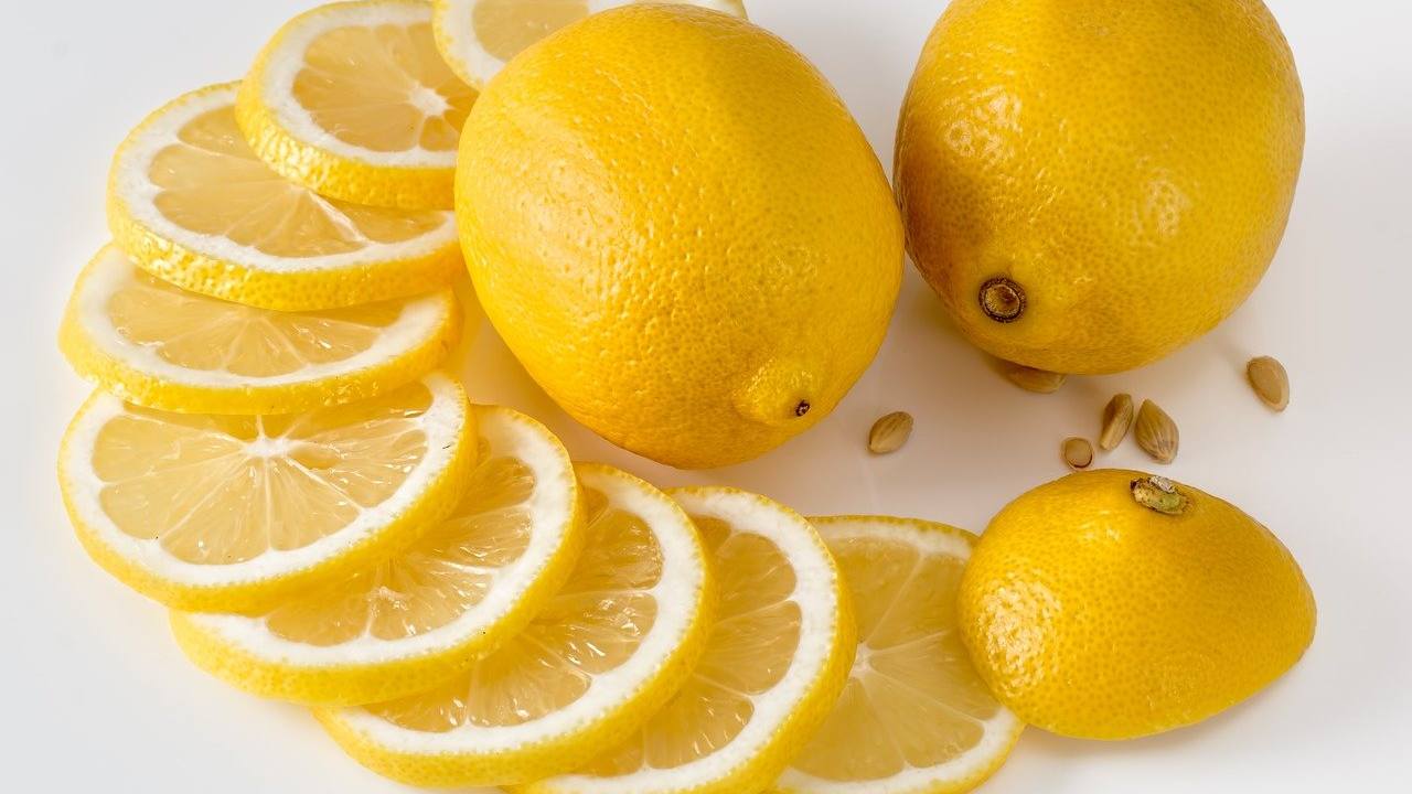 Il limone, utile per la salute e per la casa