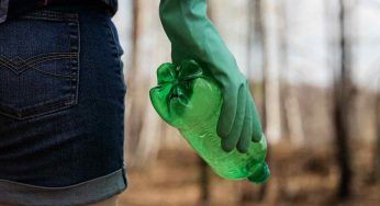 Case di plastica: in Indonesia le bottiglie sono riciclate per costruire pareti
