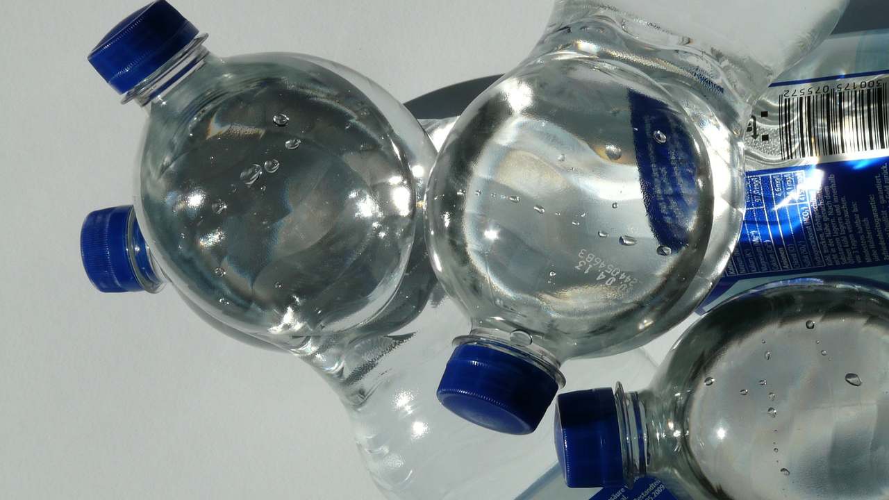 Riciclare le bottiglie di plastica