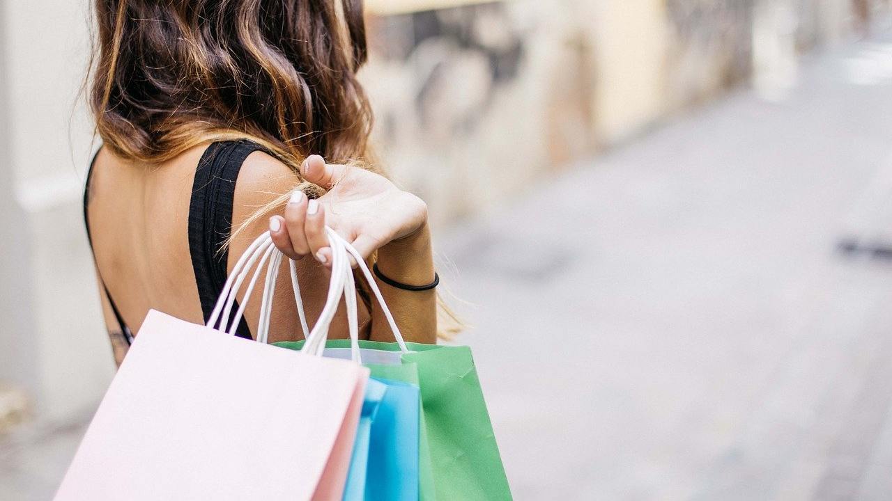 Evitiamo lo shopping sfrenato per il benessere del pianeta