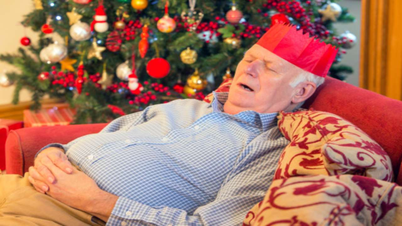 Natale e stereotipi, nonno che dorme (pixabay)