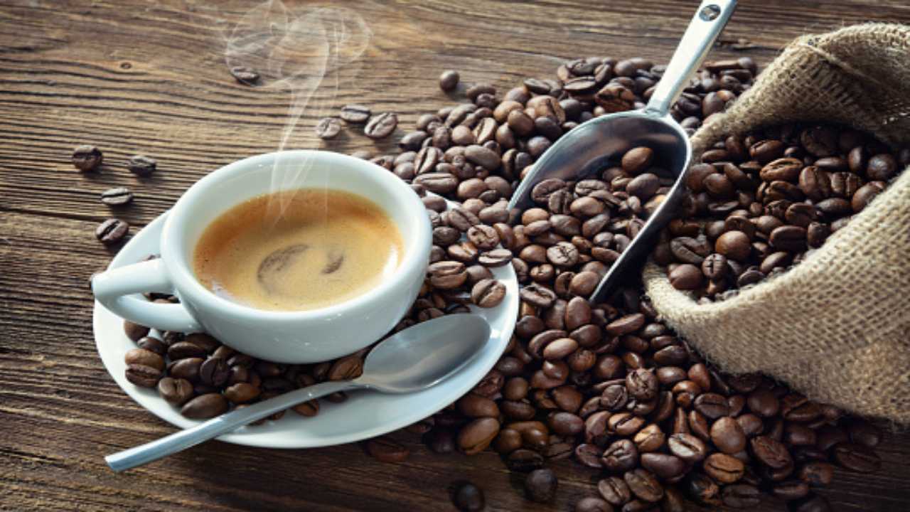 caffè con chicchi (pixabay)