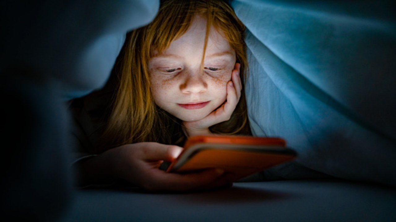 l'effetto degli smartphone sul sonno dei bambini (pixabay)