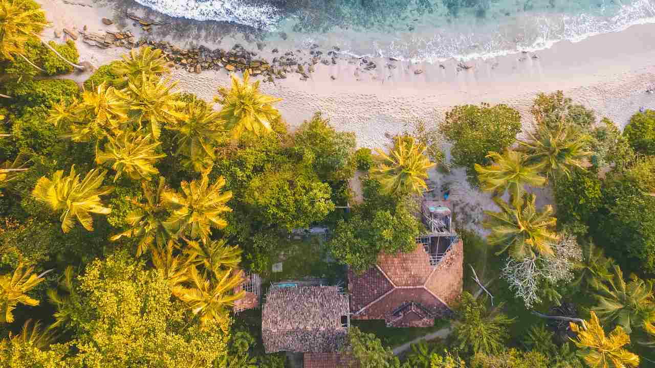 villa sulla spiaggia, tra foresta e mare