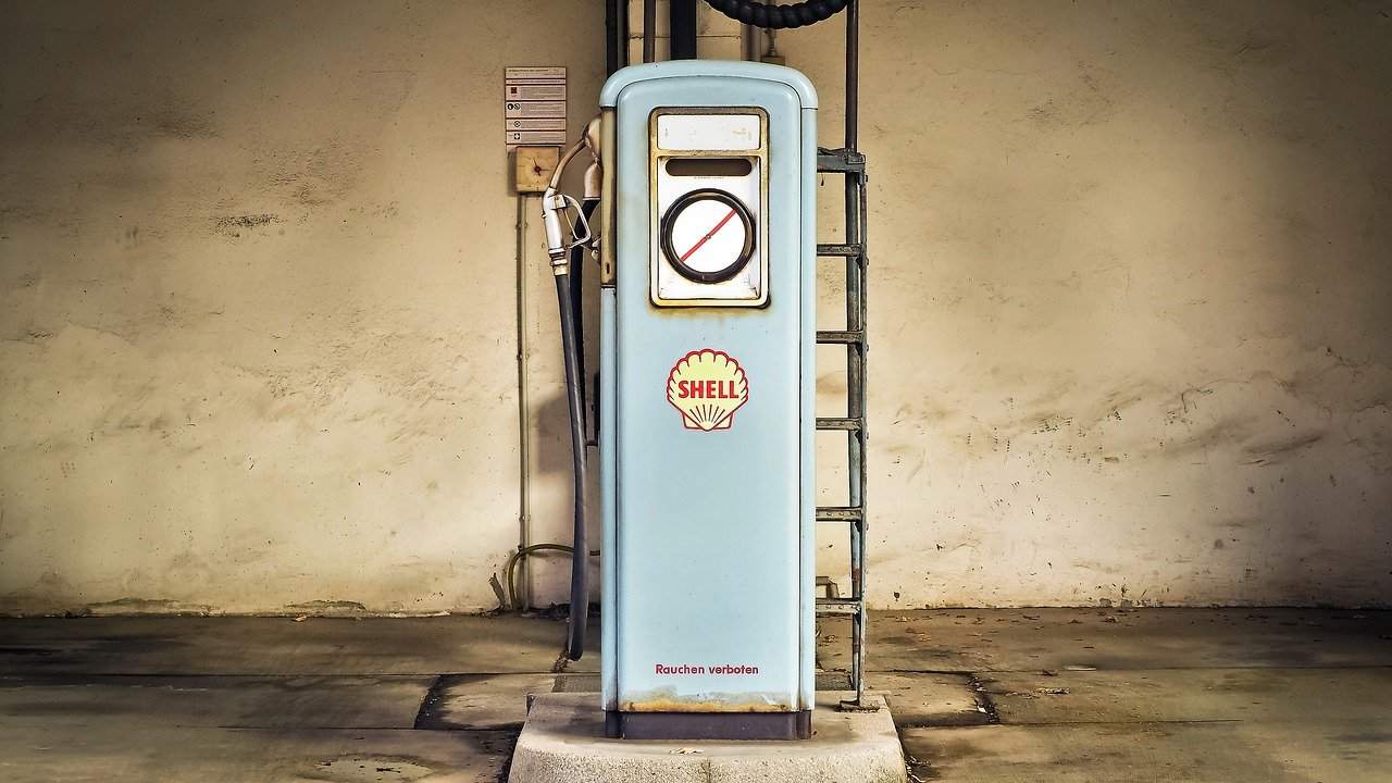 Inquinamento ambientale: batterie o benzina sintetica, chi produce più danni?