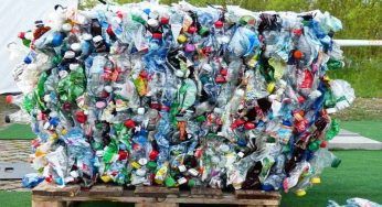 Plastica riciclata trasformata in tessuti: la sfida per un’ecologia planetaria