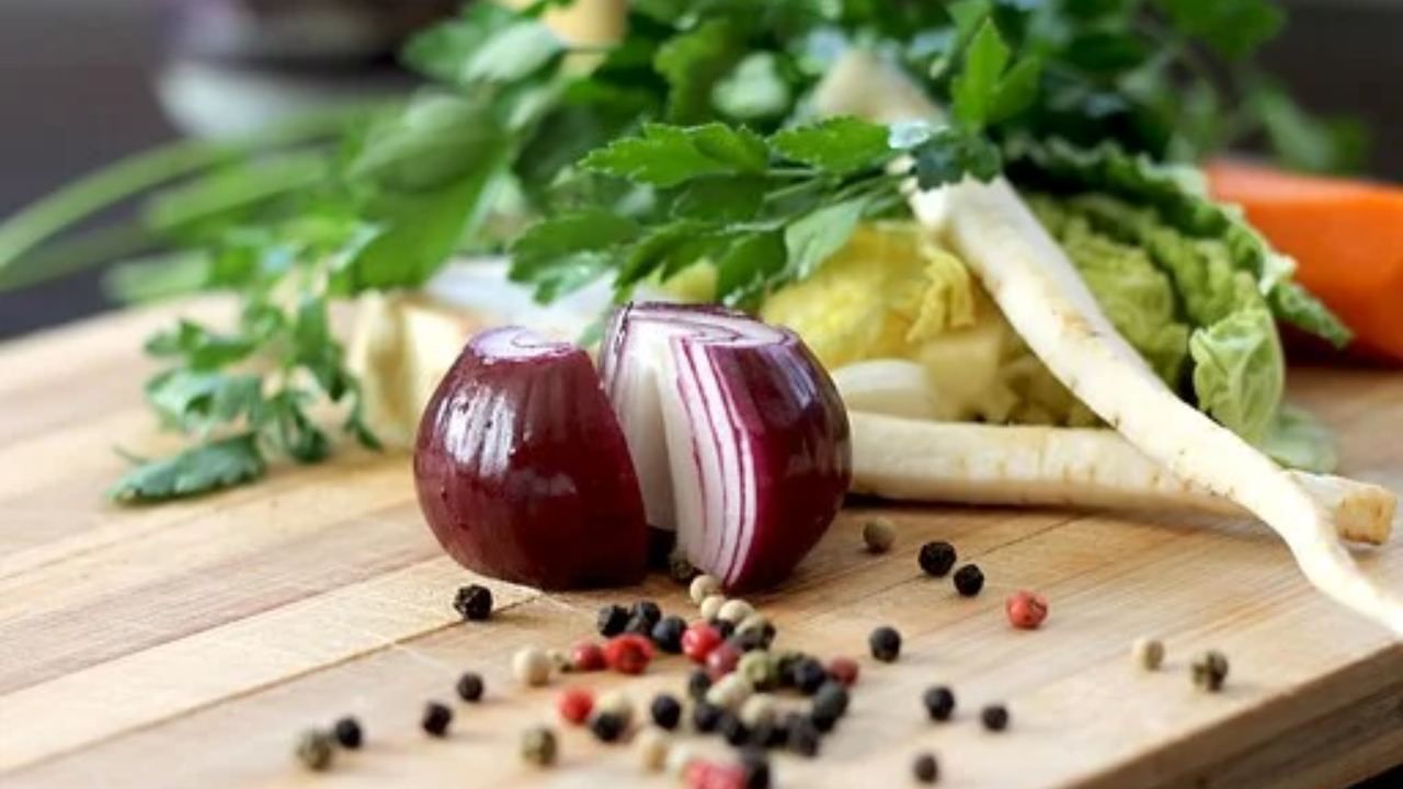 cipolla rossa spezie tagliere mangia odori