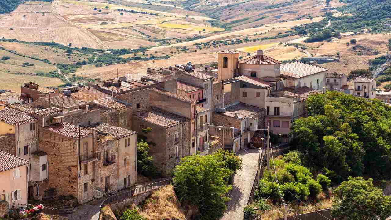 Campania spopolamento borgo