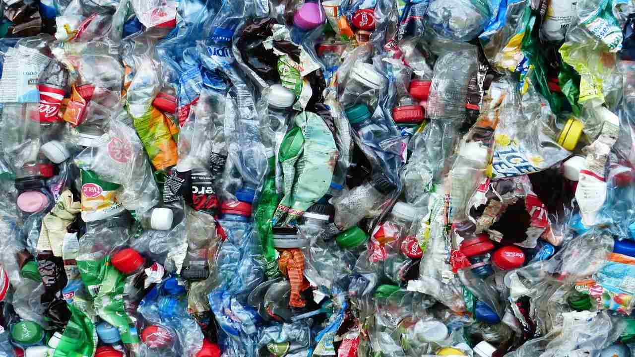 pandemia plastica tre oggetti colpevoli