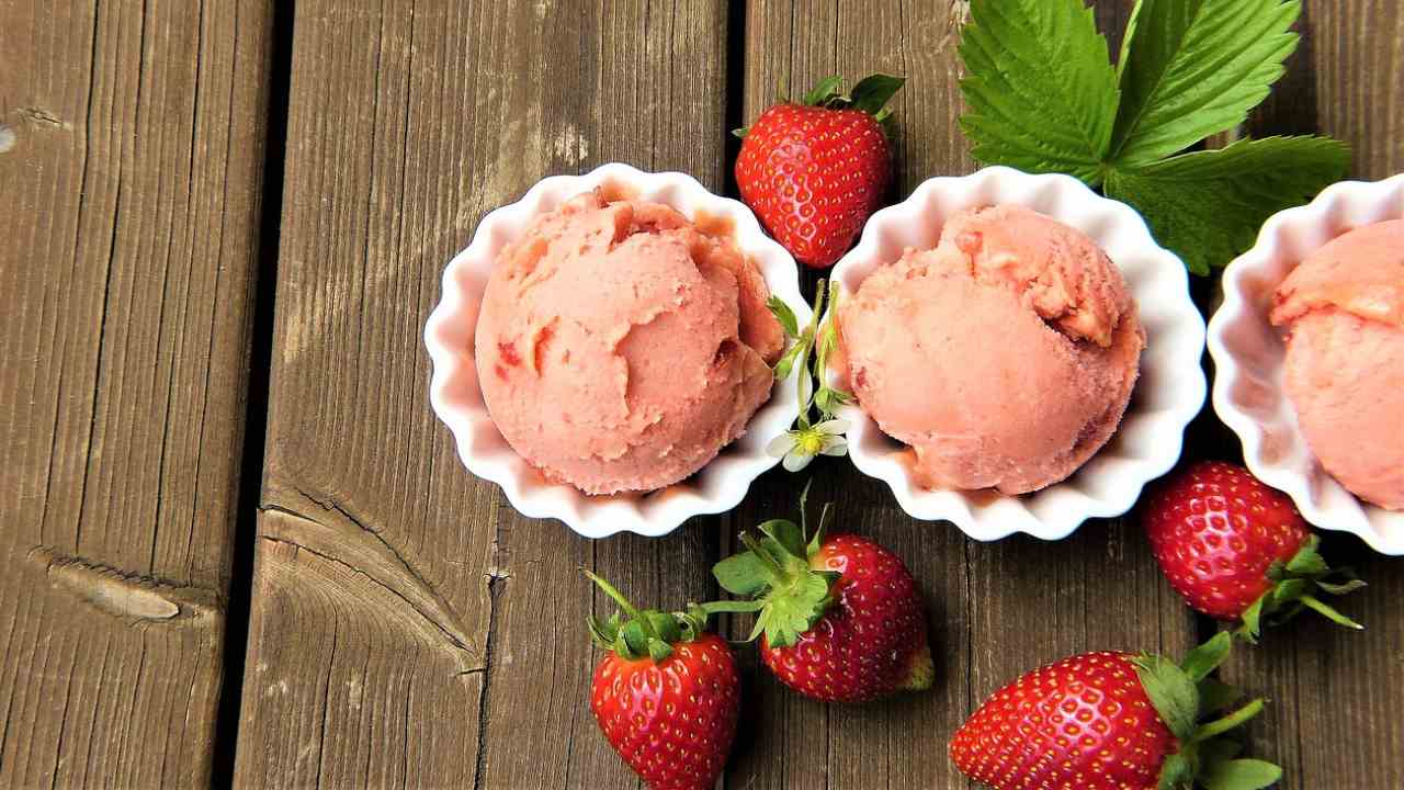 Gelato alle fragole procedimento