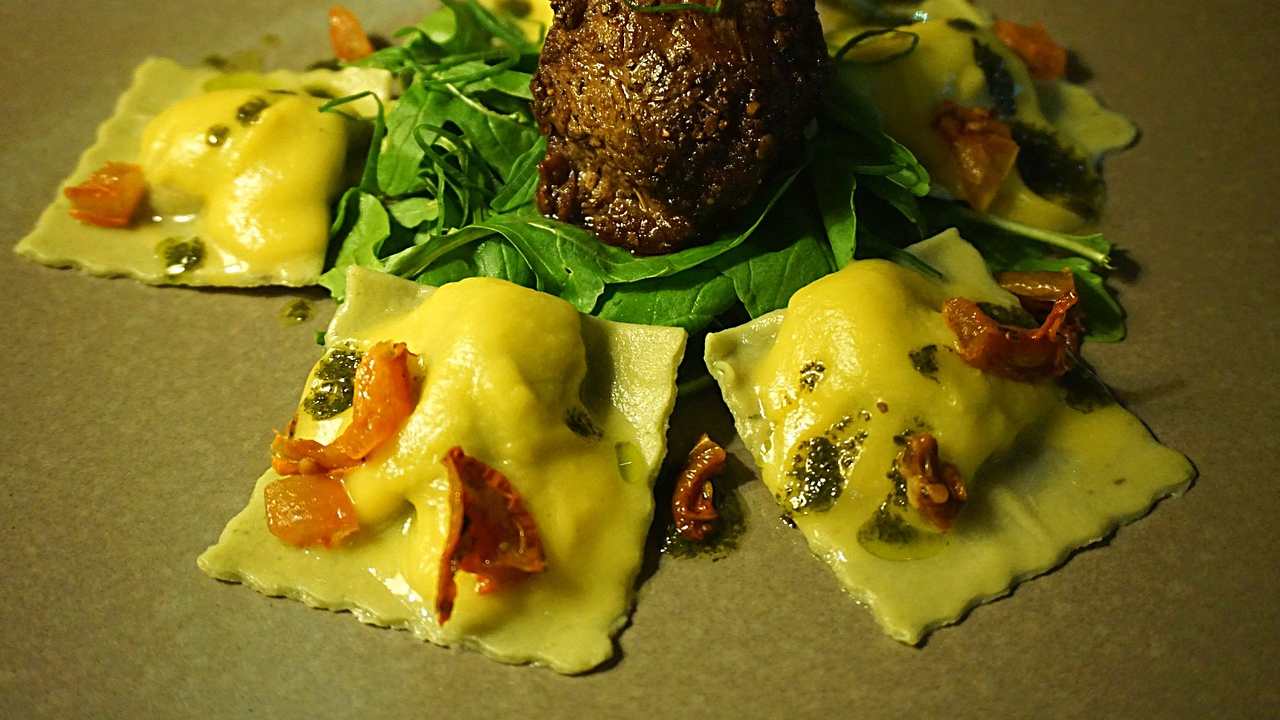 Ravioli e tortellini ripieno fiori