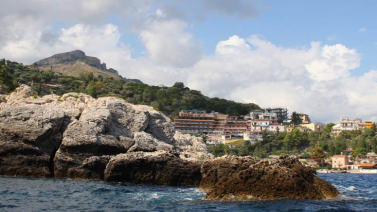 motivazione divieto balneazione Giardini Naxos