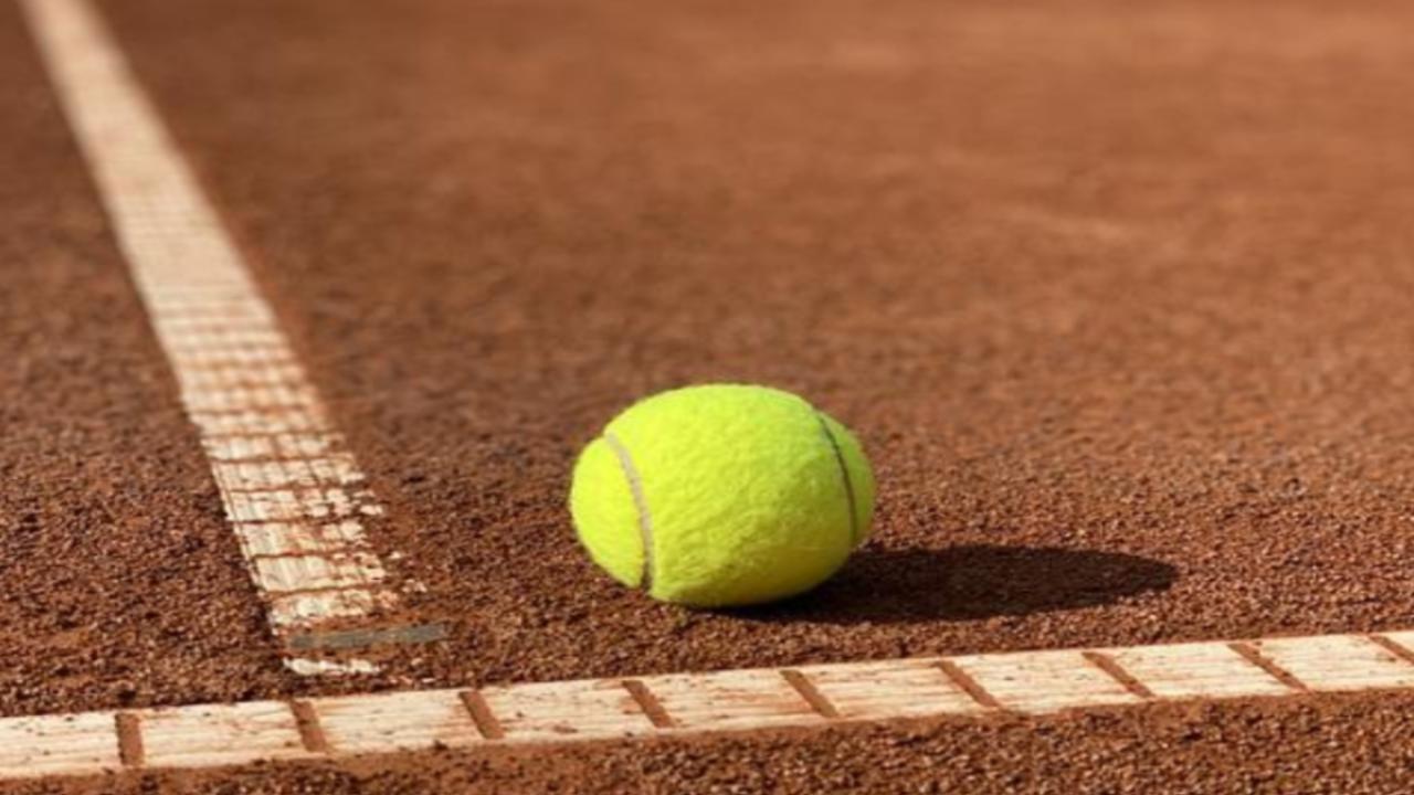 pallina da tennis in valigia: oggetto fondamentale