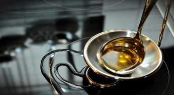 Olio da cucina, non conviene buttarlo: come riciclarlo in modo conveniente