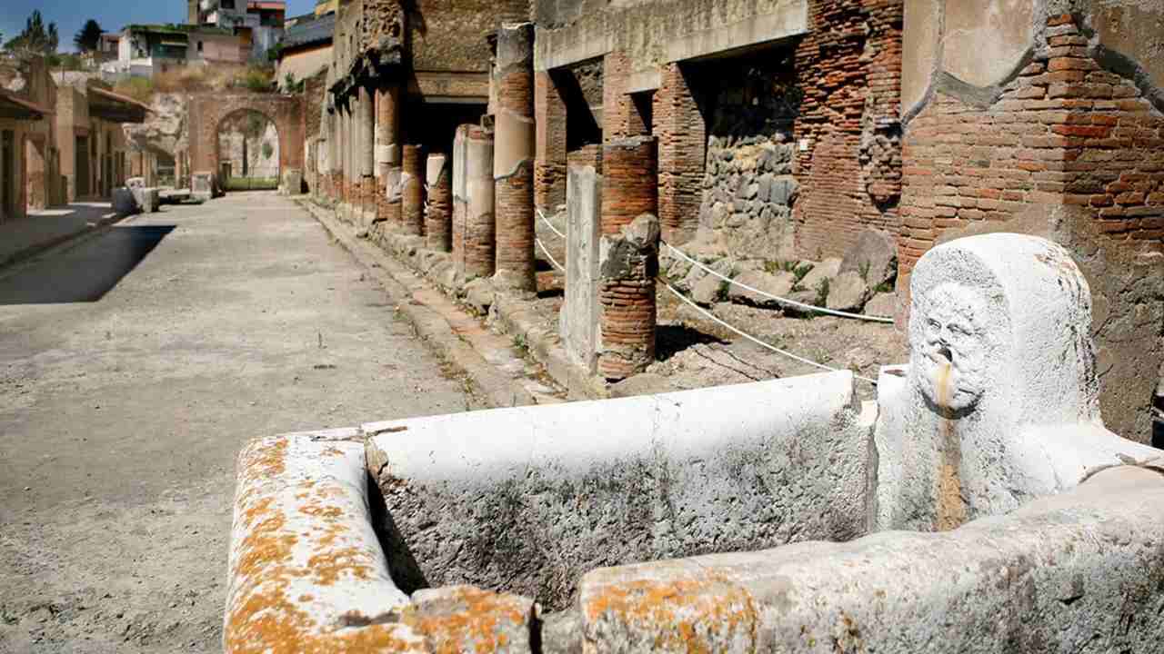 teatro ercolano nascosto sotto terra