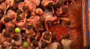 Tomatina, la tradizionale festa che spreca 130 tonnellate di pomodoro