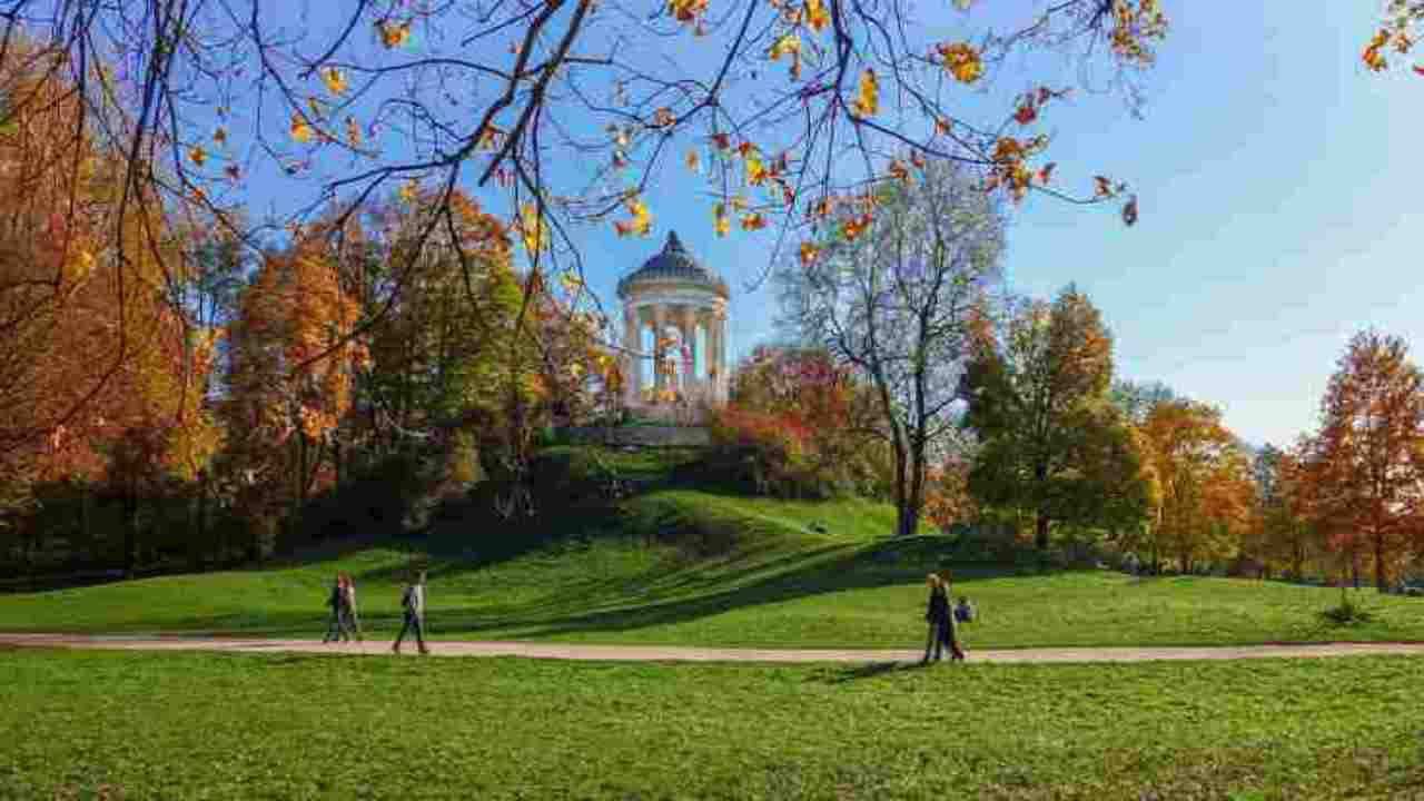 passeggiata giardino autunnale