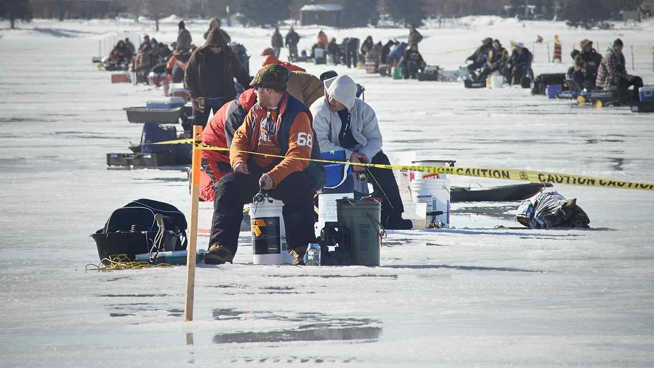 Pescatori sulla neve