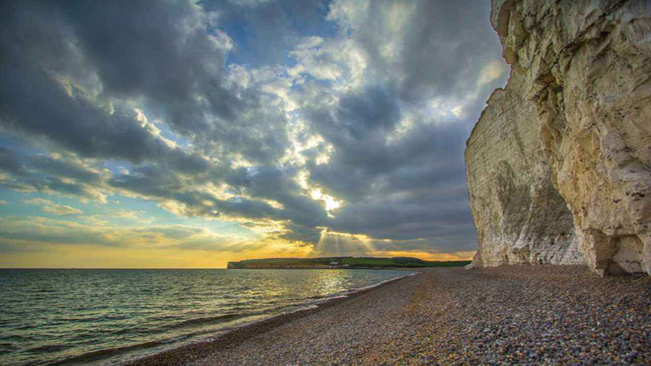 spiaggia mare nuvole