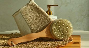 Dry brushing, il segreto economico per dire addio alla cellulite