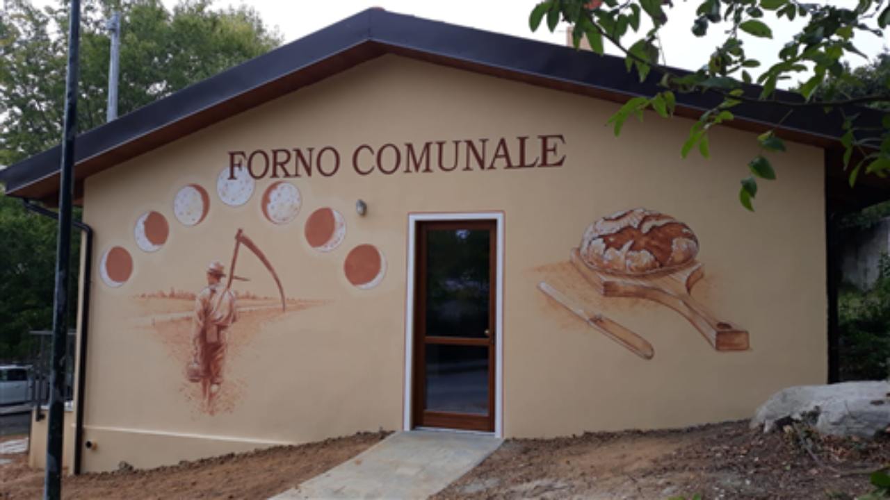 forno comunale questo paese Italia cittadini autoproducono pane