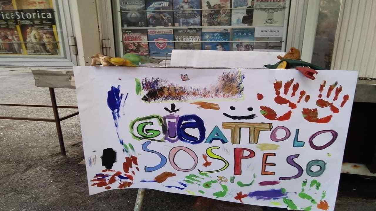 giocattolo sospeso dono solidale