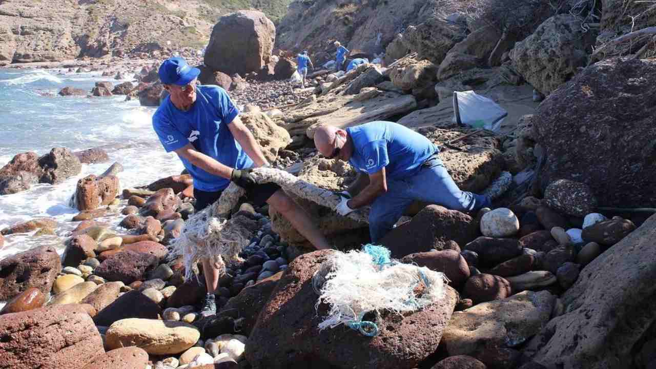 Insieme Mar Mediterraneo recupero rifiuti