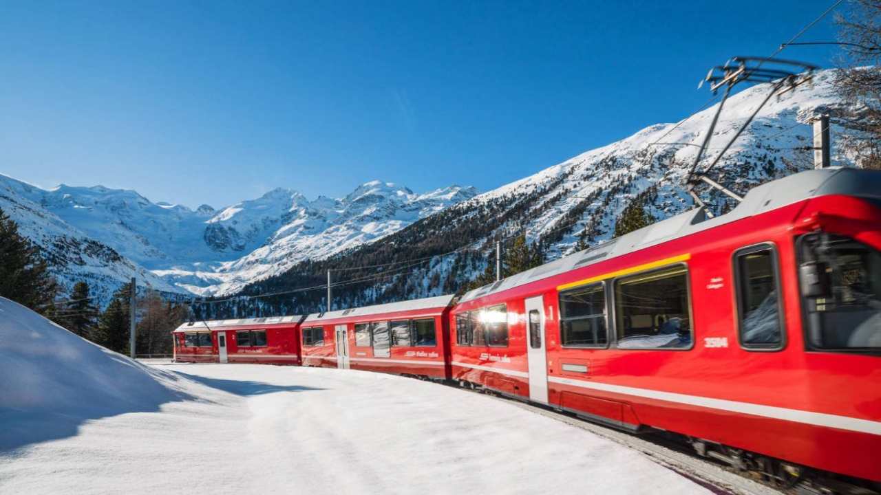 bernina esperienza fuori comune treno rosso