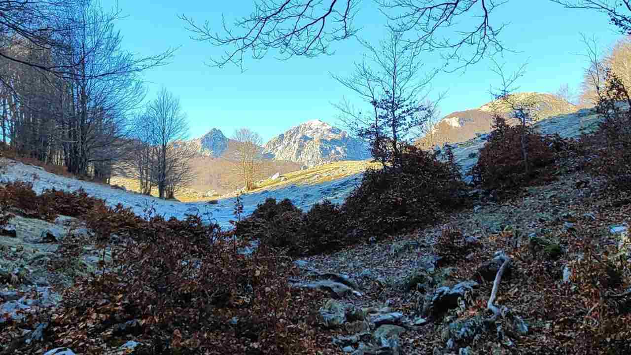 montagne italiane sofferenti senza neve