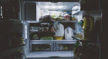 Lo fanno tutti: inserisci una fetta di limone nel frigo | Sarà indispensabile