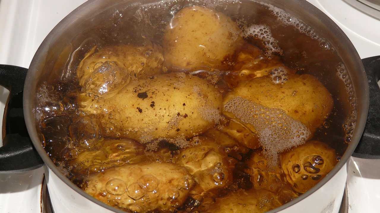 acqua cottura patate se getti non farlo suoi impensabili usi