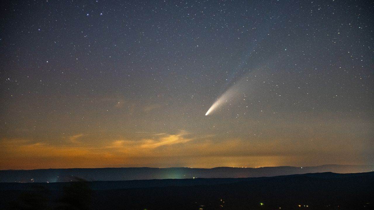 scia luminosa cieli Italia