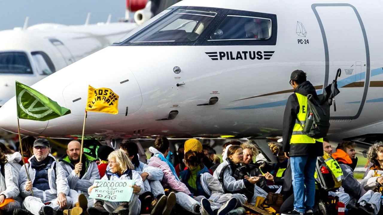 jet ricchi bloccati attivisti abbiamo occupato piste