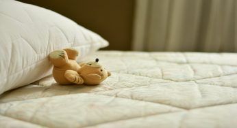I metodi infallibili per disinfettare il materasso, elimina gli acari in tempi record