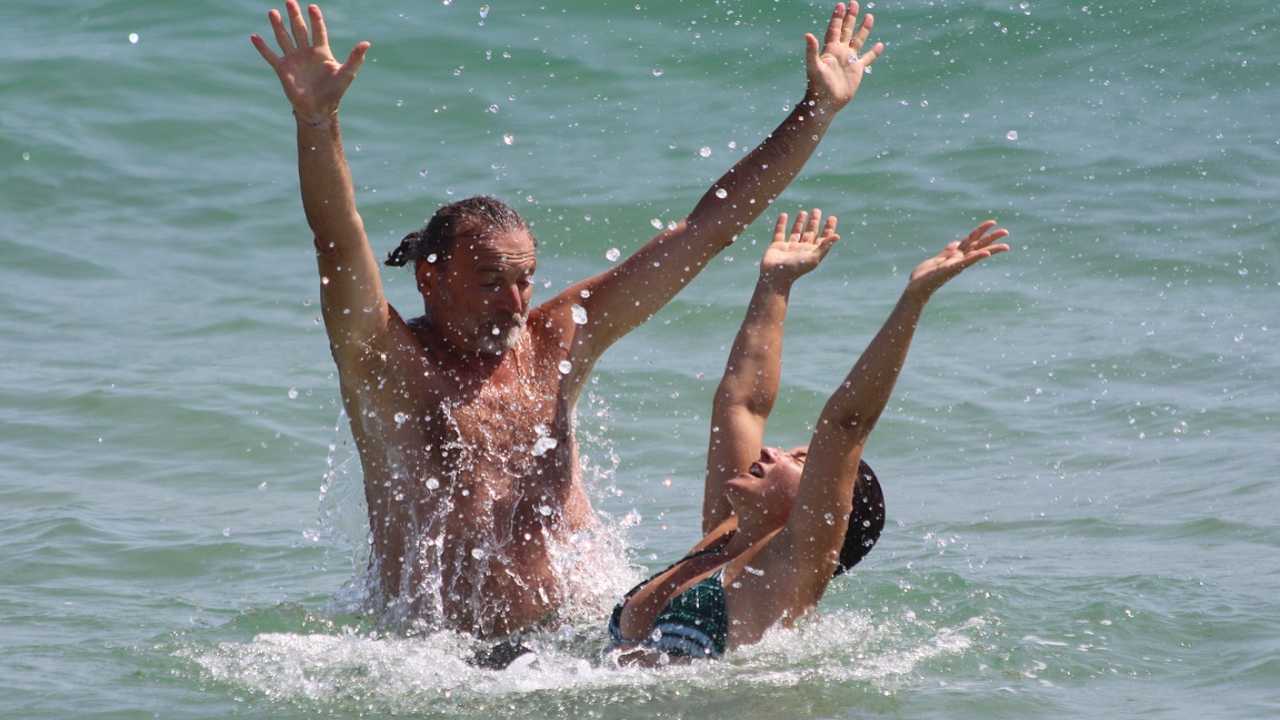 vivere mare rende felici benefici davvero molteplici