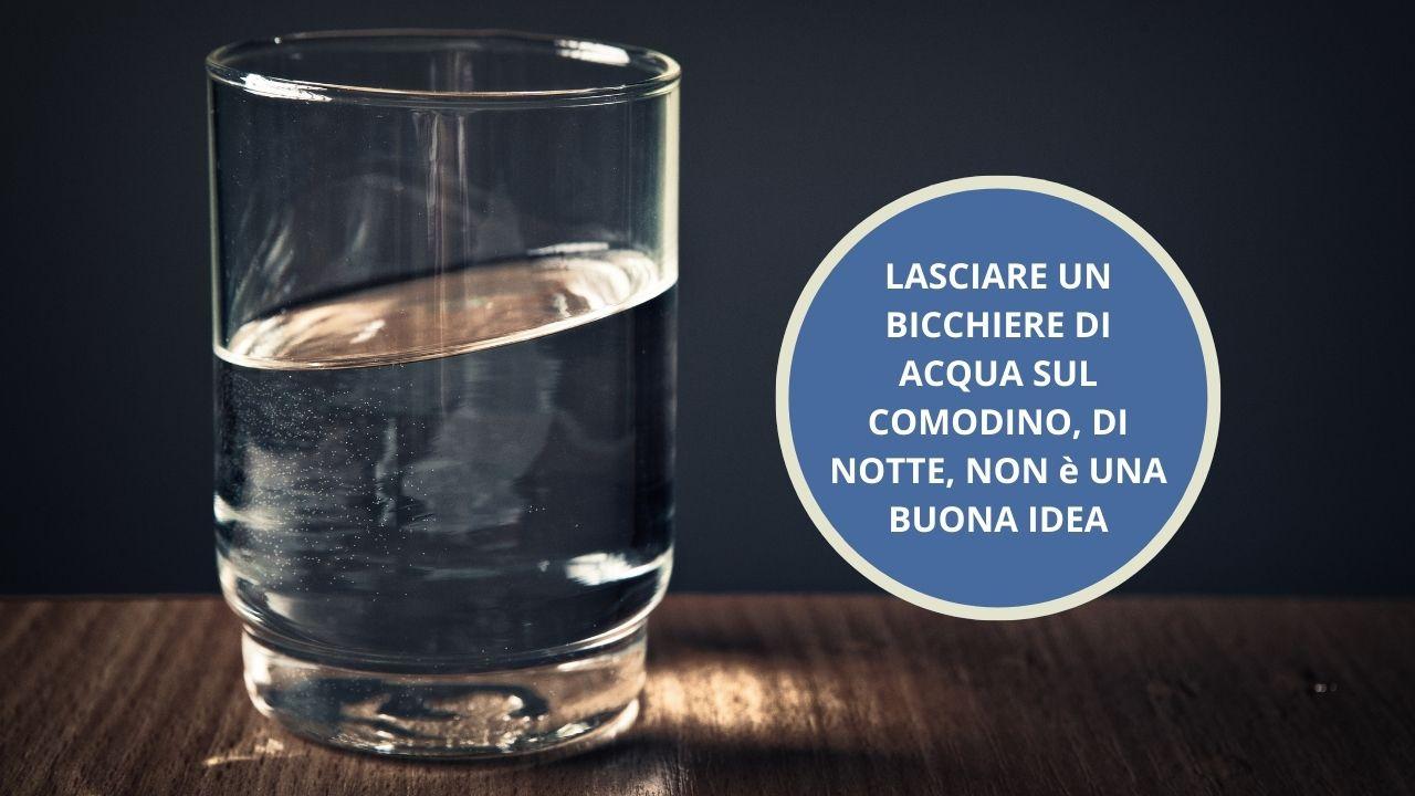 bicchiere acqua comodino notte