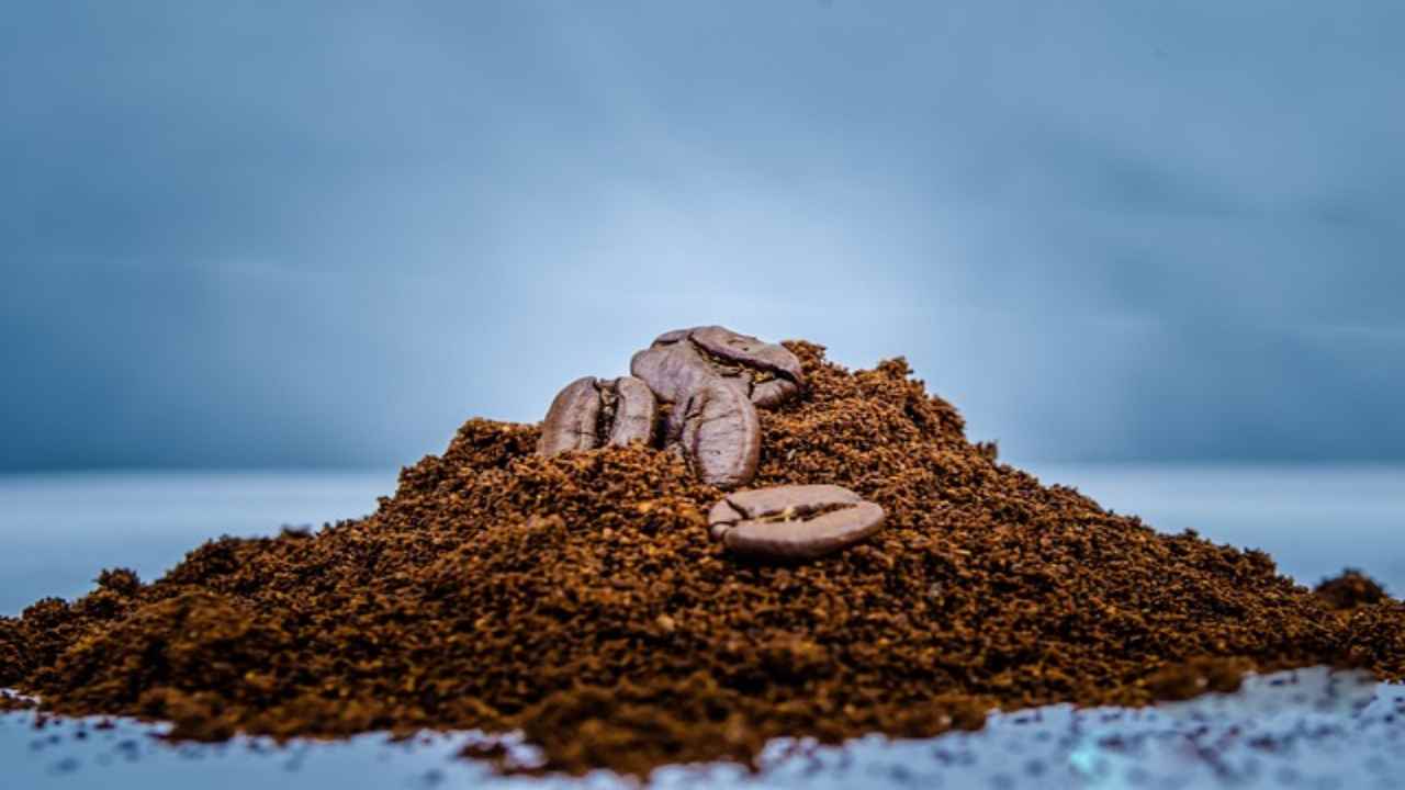 Chicchi di caffè macinati in casa, nulla di più semplice