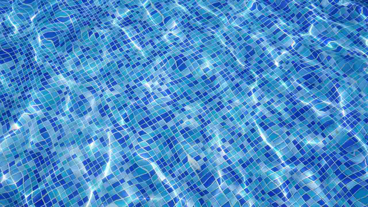 Piscina: il provvedimento dalla Francia