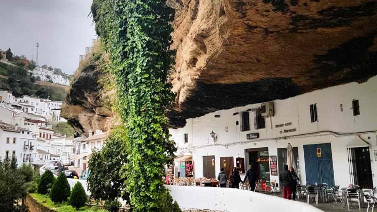 Setenil de las Bodegas perchè visitarlo