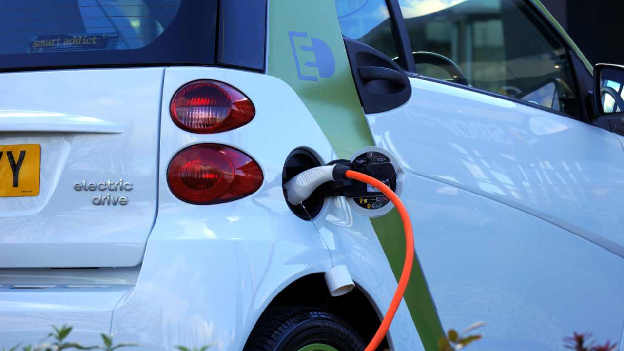 Batterie auto elettriche: sono davvero lunghe da ricaricare