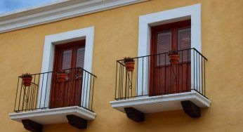 Avere più privacy con i vicini, cosa mettere sulla ringhiera per risolvere il problema