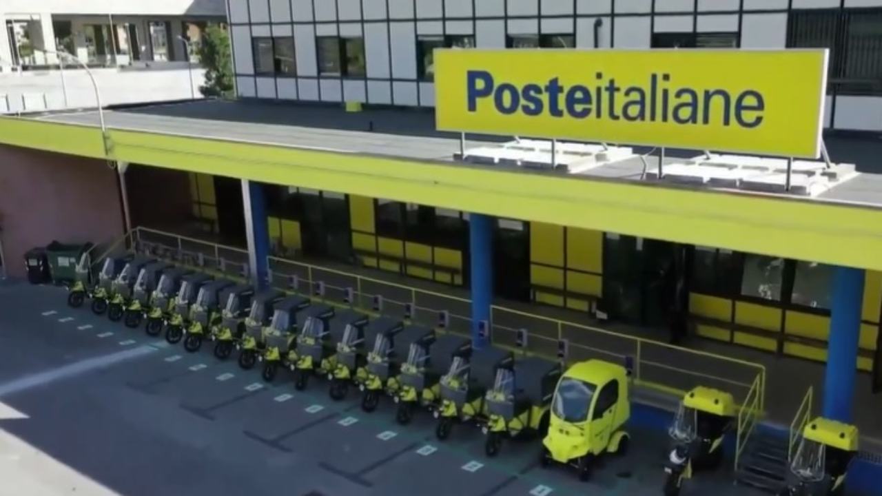 Poste Italiane green nuovi mezzi Arezzo