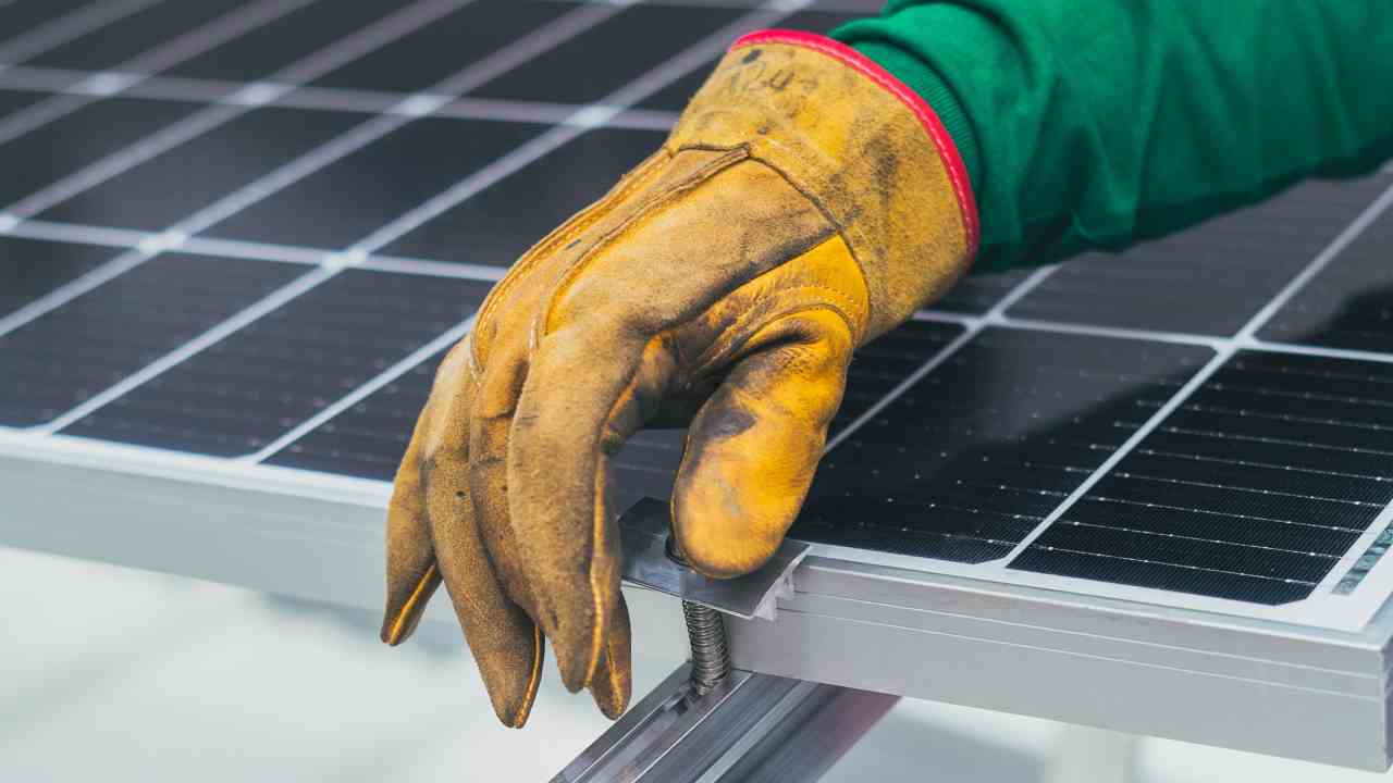 Pannelli fotovoltaici, in questa zona è vietato installarli: il motivo