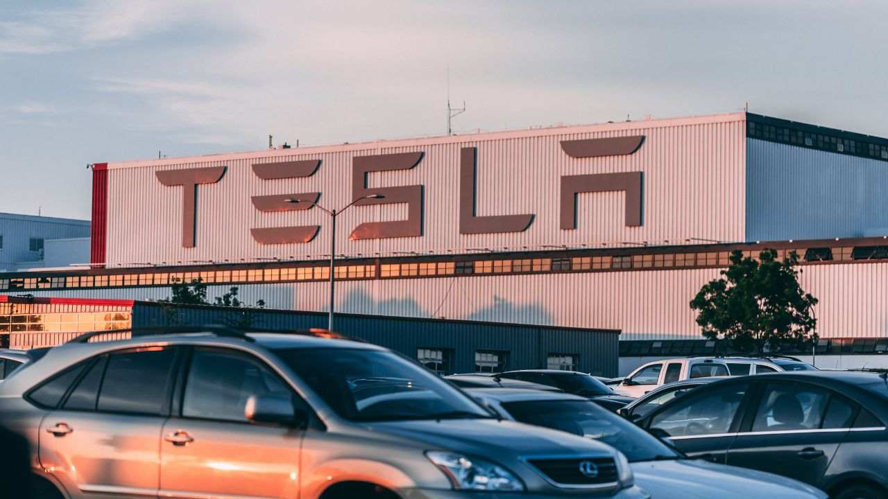 Tesla produzione auto