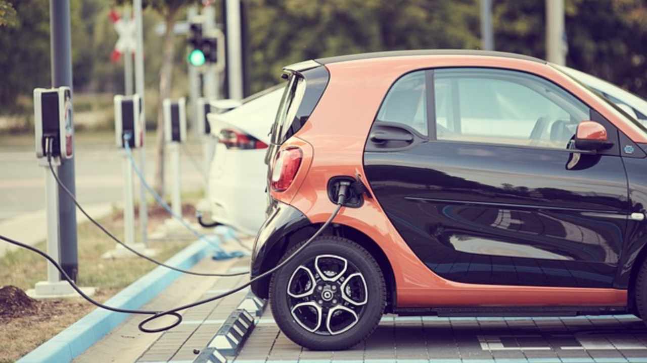 L'auto elettrica, cosa fare se si resta a piedi 