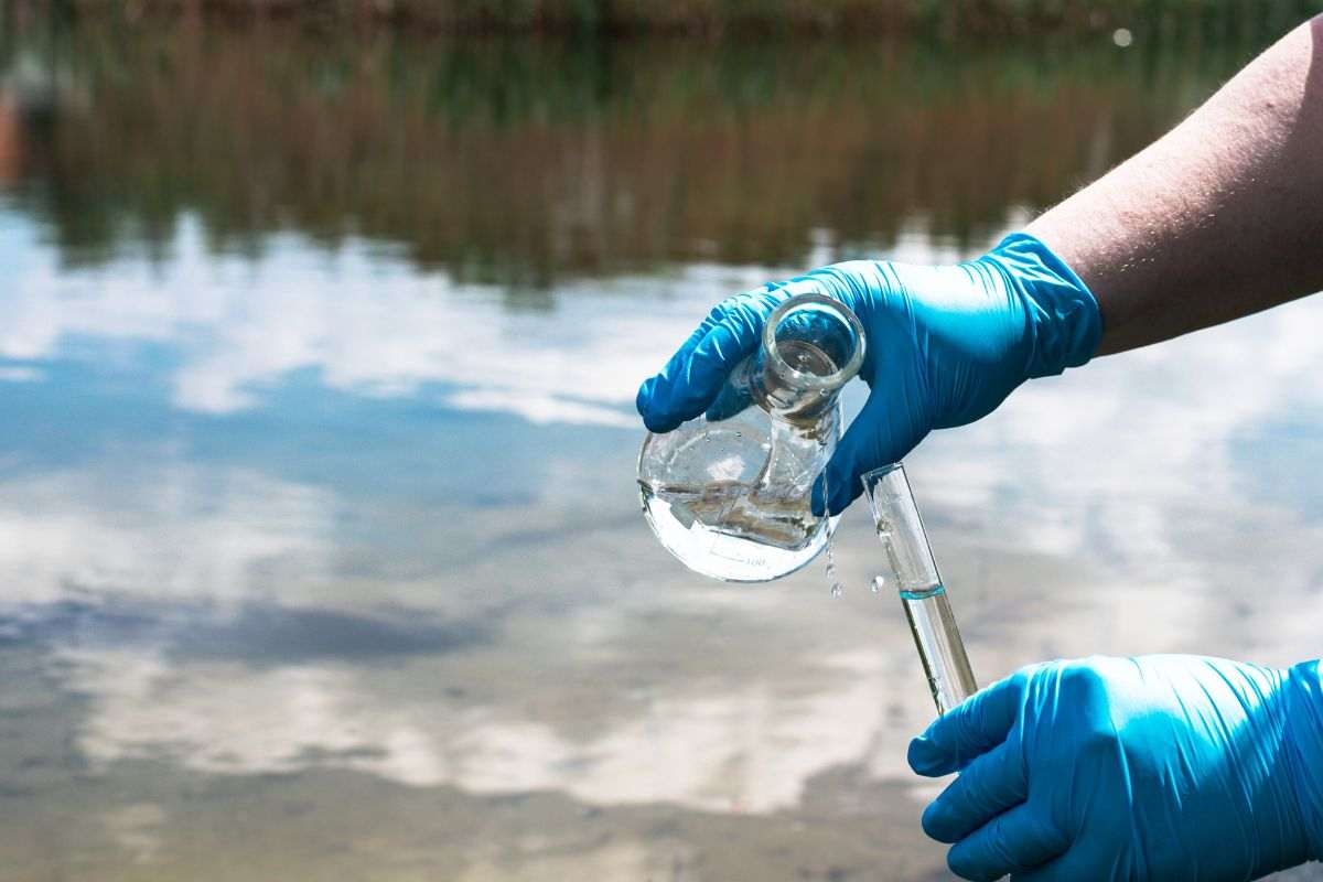 Prelievo di campione di acqua