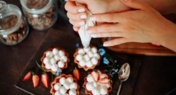Come decorare dolci senza troppa fatica: un trucco infallibile ma davvero efficace
