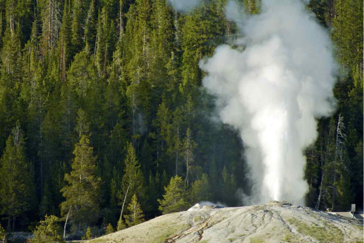 geyser in italia e il fenomeno del soffione boracifero